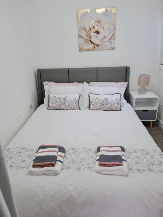 Апартаменты Penlea 1-Bed Flat With Harbour View In Tarbert Тарберт Экстерьер фото