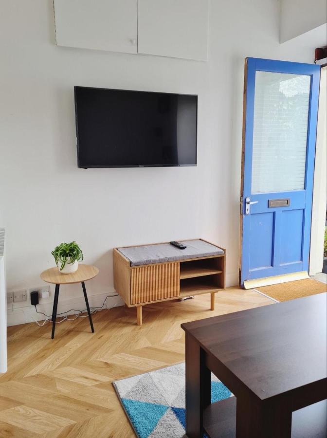 Апартаменты Penlea 1-Bed Flat With Harbour View In Tarbert Тарберт Экстерьер фото